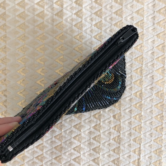 ✨HP✨ Vintage | Beaded Zipper Clutch - Picture 2 of 7